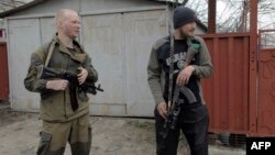 Патруль сепаратистов в Широкино, Донбасс