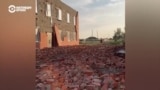 "Жестяную кровлю сорвало, и теперь всё летает". Ураган в Казахстане разрушил новостройки, которые сдали месяц назад
