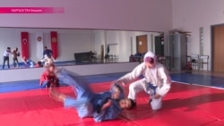 Каным Бургхан - чемпионка Кыргызстана по вольной борьбе, носит хиджаб
