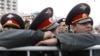 Милиция наблюдает за участниками акции протеста в Москве, сентябрь 2012
