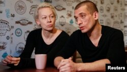 Павленский и его гражданская жена Оксана Шалыгина 