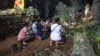 Спасатель погиб во время операции по спасению детей из пещеры в Таиланде