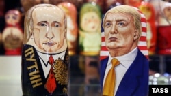 Матрешки Путина и Трампа в московском магазине, 8 ноября 2016