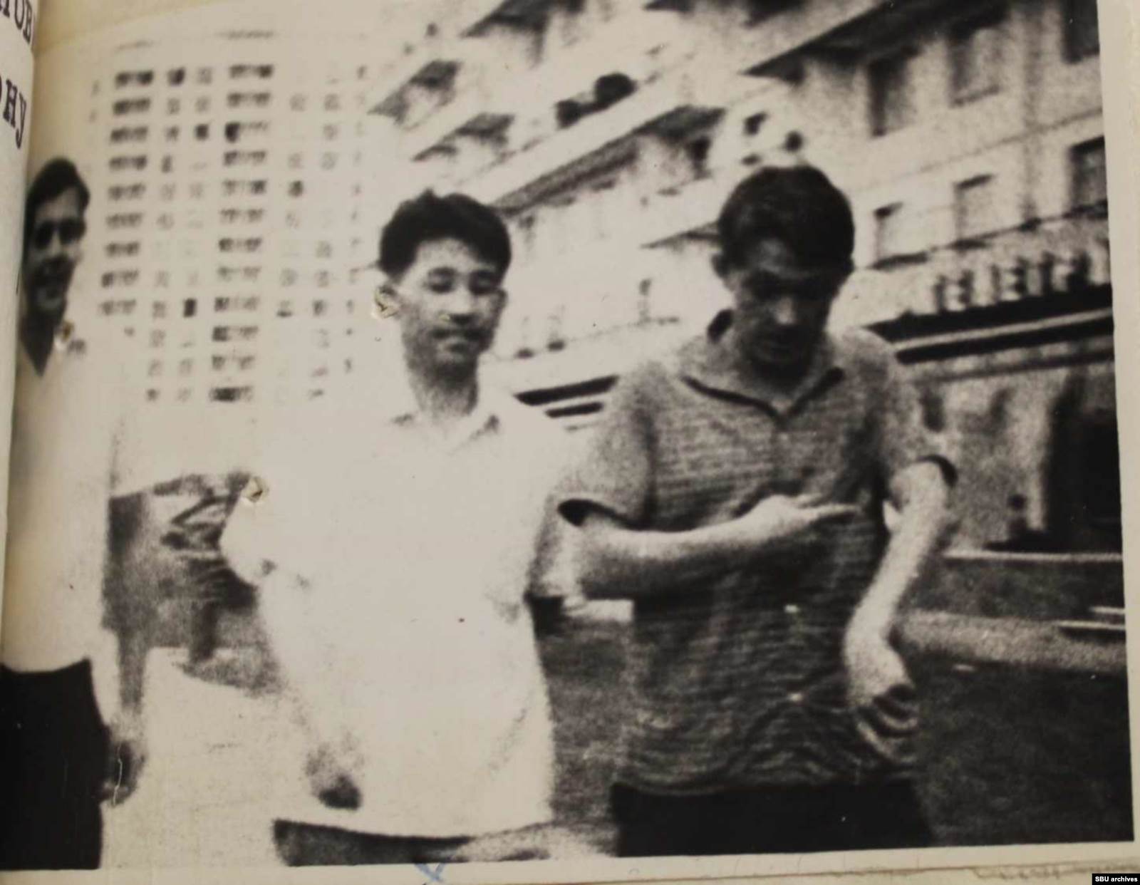 Справа Пушкарь, в центре Пак, а слева, вероятно, Наумов («Иванов»). Фото КГБ, сделанное скрытой камерой. Из оперативного дела