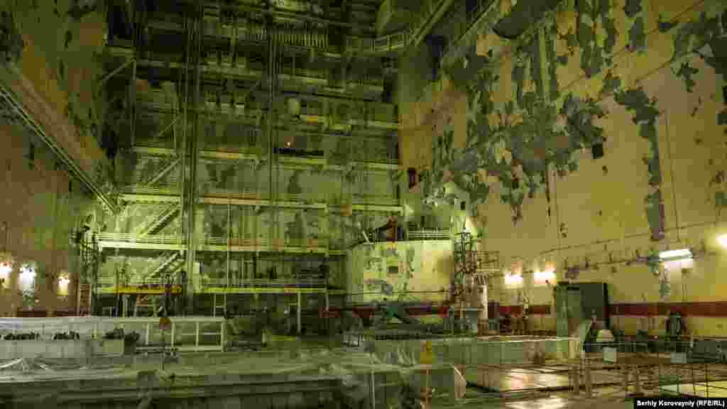 Отдельные узлы Чернобыльской АЭС продолжали работать и после аварии. Последний энергоблок вывели из эксплуатации в 2000 году