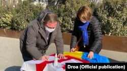 Сбор подписей в поддержку Украины в Тбилиси