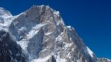 Гора Латок, на которой застрял российский альпинист