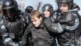 Школьников, которые ходили на протесты, допрашивают по всей России