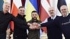 Президенты Польши и Литвы приехали в Украину и встретились с Зеленским. Дуда заявил, что готов передать ВСУ танки Leopard 
