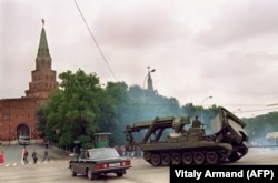 21 августа 1991 года – советская бронетехника покидает Кремль