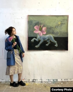 В своих работах Асанова исследует собственную идентичность, культурную память и родовую память в контексте собственного опыта