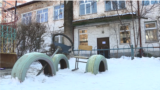 Вход в детский сад №5 в Бишкеке