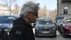 Шон Пенн не пошел на церемонию вручения "Оскара" и приехал в Украину