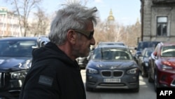 Шон Пенн не пошел на церемонию вручения "Оскара" и приехал в Украину