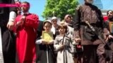 "Семья – это маленькая церковь": по Тбилиси прошли маршем сторонники традиционных ценностей
