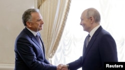 Спецпосланник США Стив Уиткофф и президент РФ Владмир Путин