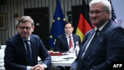 Главы МИД стран "Большой семерки" встречаются во Франции