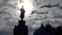 «Кто не с нами, тот против нас»: в Шарлотсвилле война с памятниками докатилась до территории Университета Вирджинии