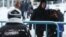 Сотрудник правоохранительных органов на одной из улиц Москвы