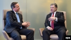 Британский премьер Дэвид Кэмерон на встрече с президентом Украины Петром Порошенко 
