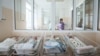 Впервые в мире женщина родила после пересадки матки от мертвого донора
