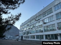 Ламповый завод в Майлуу-Суу