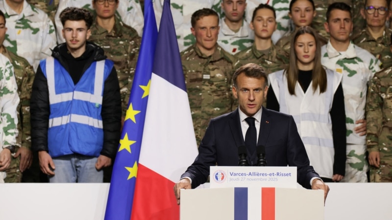 Франция вводит добровольную военную службу