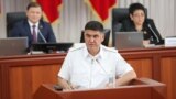 Курсан Асанов выступает в парламенте Кыргызстана