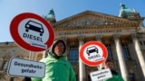 Противники дизельных авто у здания суда в Лейпциге, 27 февраля 2018 года