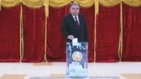 Президент Таджикистана Эмомали Рахмон голосует на парламентских выборах 1 марта 2020 года