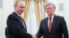 Путин встретился с Болтоном: "Москва хочет восстановить полноформатные отношения с США"