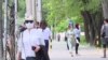 Все больше жителей Бишкека перестают соблюдать самоизоляцию. Видео