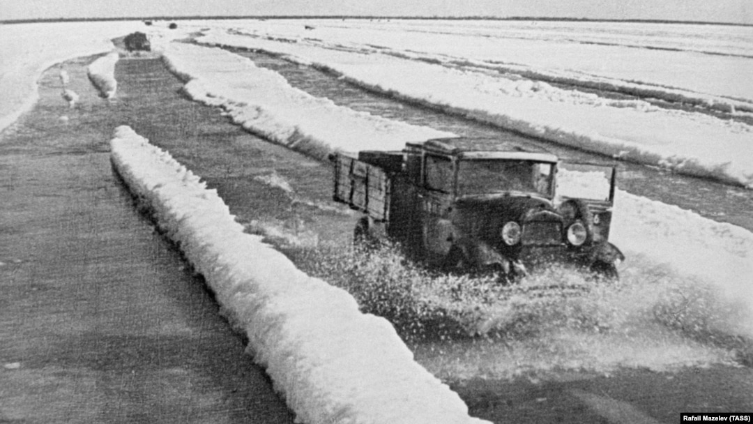 Слышали крики и понимали, что машина ушла под воду". 80 лет Дороге жизни: по ней в войну вывозили людей из блокадного Ленинграда