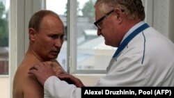 Путин на осмотре у травматолога Виктора Петраченкова 