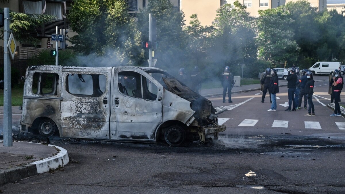 Сыну дуло пистолета в рот поставили, его друга прикладом ударили по  голове