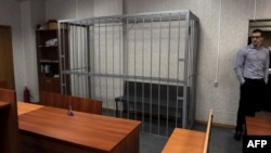 Пустая клетка для обвиняемых в Тверском суде Москвы, 2013 год. Иллюстративное фото