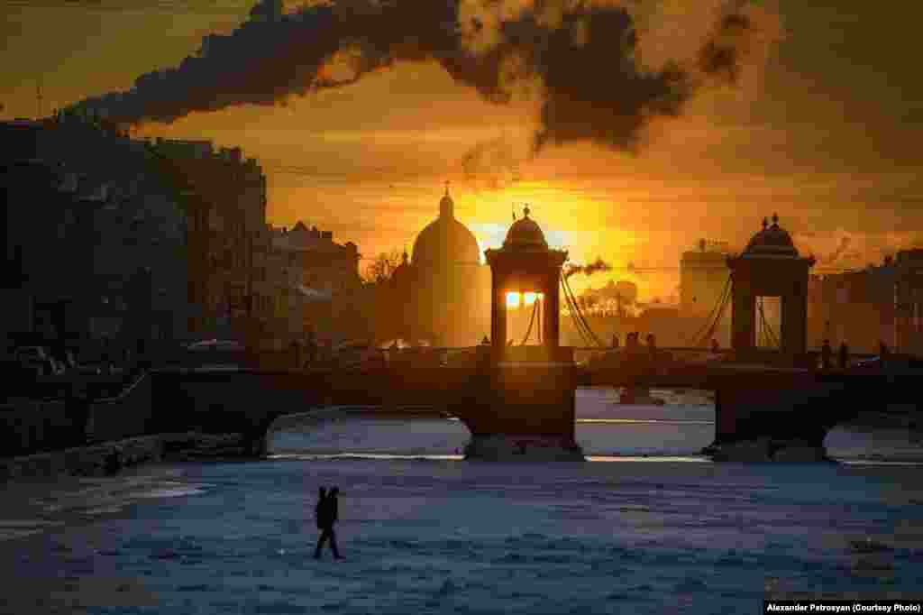 Каналы Санкт-Петербурга замерзают далеко не каждую зиму, а только, когда стоят длительные холода. Этот снимок был сделан в 2014-м году&nbsp;