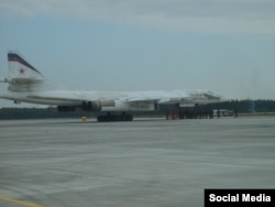 Стратегический бомбардировщик Ту-160 на авиабазе Хотилово-2, май 2014 года