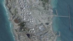 Нефтяные хранилища на иранском острове Харк и глубоководный терминал для экспорта нефти (справа на снимке) 