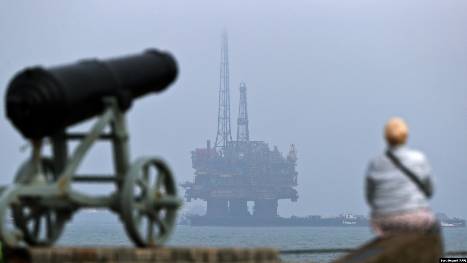 Цена нефти Brent впервые с конца мая превысила $100 за баррель