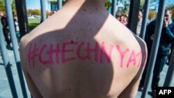 Акция протеста против притеснения геев в Чечне 