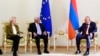 Справа налево: премьер-министр Армении Никол Пашинян, президент Европейского совета Антониу Кошта, президент Еврокомиссии Урсула фон дер Ляйен 