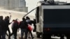 Суд арестовал жителя Минска за фото с деталью разобранного протестующими водомета