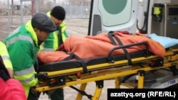 Скорая в Березовке увозит пострадавшего подростка 4 декабря 2014 года