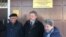 Олег Орлов, Григорий Явлинский и Светлана Ганнушкина перед судебным заседанием по делу Оюба Титиева. Чечня, 6 марта 2018 г.