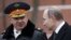Министр обороны России Сергей Шойгу (слева) с президентом Владимиром Путиным 23 февраля 2016 