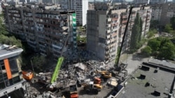 "Девчатки мои под завалами": потеряла на фронте мужа и еще не знает, что две дочери погибли от ракетного удара России по Киеву