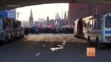 Гимн слушали стоя в пробках