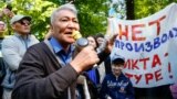 Асия Тулесова и Бейбарыс Толымбеков вышли из СИЗО после 15 суток ареста
