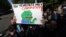 Протесты против блокировки российских соцсетей в Киеве